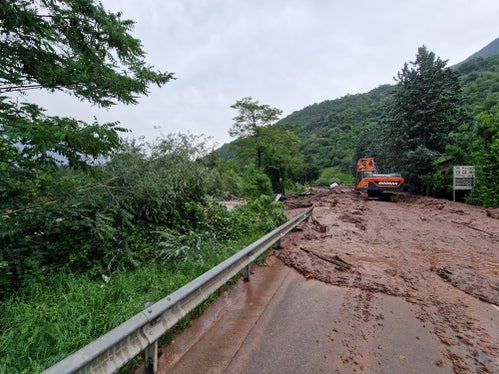 Nach einem Murabgang im Weißplatterbach am Sonntag, 28. Juni, führt das Amt für Wildbach- und Lawinenverbauung Süd in der Agentur für Bevölkerungsschutz Aufräumarbeiten durch. (Foto: LPA/Amt für Wildbach- und Lawinenverbauung Süd in der Agentur für Bevölkerungsschutz) 