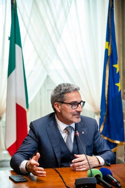 Die eigentliche Arbeit beginnt jetzt: Die Landesverwaltung ist schon bereit, diese neuen Spielräume in Maßnahmen umzusetzen, die konkrete Verbesserungen für Land und Leute bringen, betonte Landeshauptmann Arno Kompatscher. (Foto: LPA/Ivo Corrà)