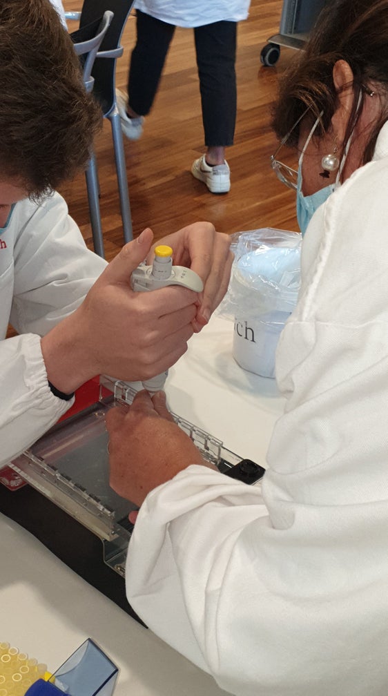 Im Rahmen der Projektwoche "Rendezvous mit dem Traumberuf" könnte Oberschüler und Oberschülerinnen unter Forschungs- und Sanitätsberufe aus der Nähe kennenlernen. (Foto: LPA/Pädagogische Abteilung)