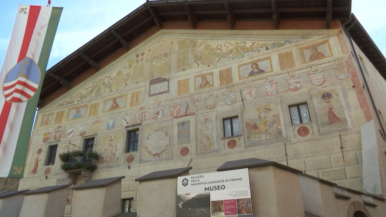 Im Palazzo della Magnifica Comunità di Fiemme in Cavalese drehte sich zwei Tage lang alles um das digitale Geschichtsmuseum der Euregio und die Online-Vermittlung von Geschichte. (Foto: Euregio)