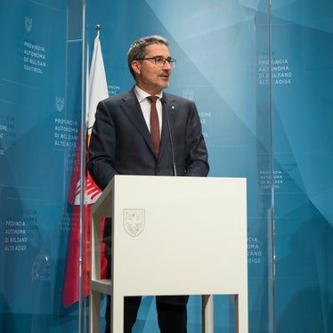 Il presidente Arno Kompatscher nel corso della conferenza stampa odierna (Foto: ASP/F. Brucculeri)