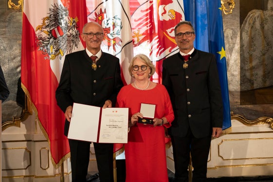 Christine Mayr Welponer aus Bozen wurde für ihre 
Verdienste um das Sozialwesen und die Frauenpolitik in Südtirol ausgezeichnet. (Foto: Land Tirol/Sedlak)
