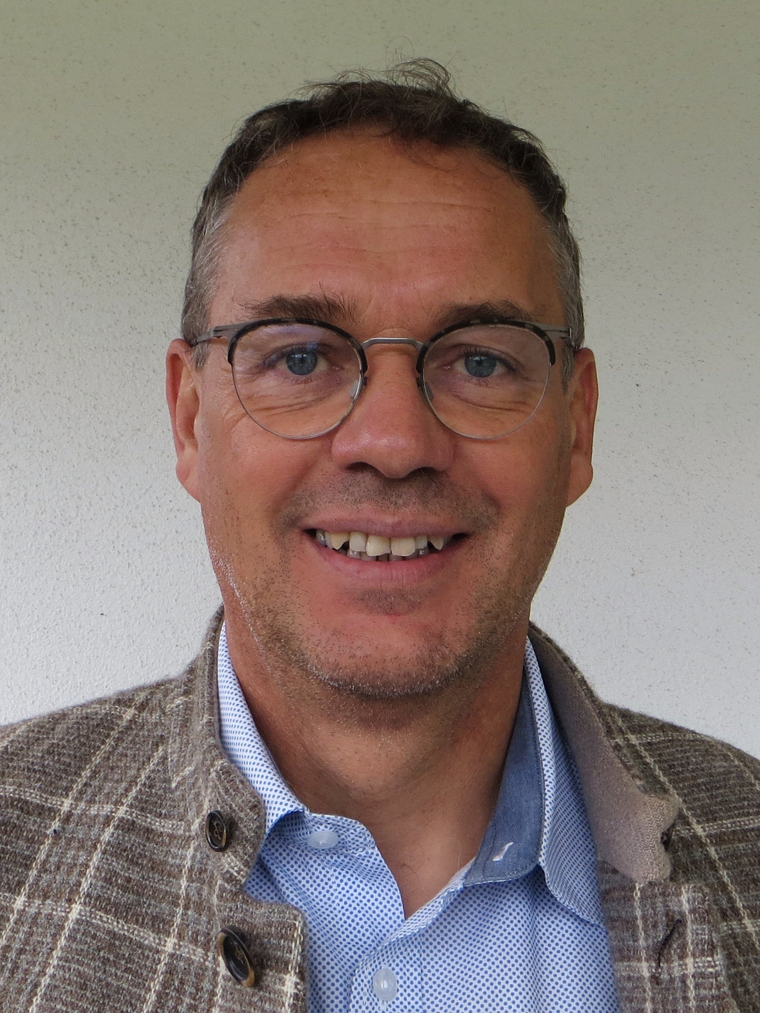 Le diretur dla Direziun raionala de scora Ladina d’Al Plan de Mareo, Heinrich Videsott, é l’Intendënt scolastich nü y le nü Diretur provinzial por les scolines y scores ladines. (Foto: USP/Repartiziun Aministraziun dla scora y cultura ladina)