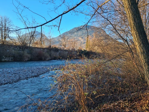 Durch die Arbeiten der Wildbachverbauung in der Falschauer in Lana wird die Struktur des Bachbettes aufgewertet und die negativen Einflüsse des Schwallbetriebes durch das Kraftwerk Lana werden abgemildert. (Foto: LPA/Landesamt für Wildbach- und Lawinenverbauung Süd)