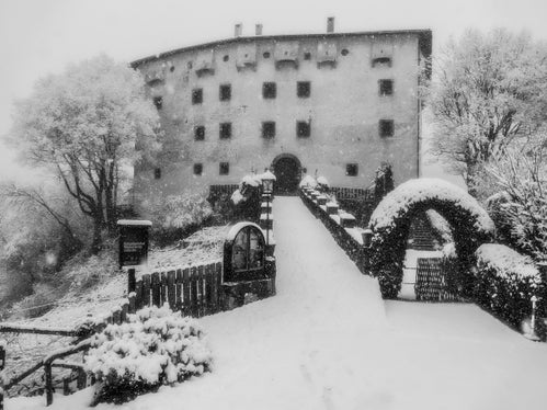 Wetterbild des Monats Februar 2026: Schloss Katzenzungen in Prissian (Foto: LPA/Martin Geier)