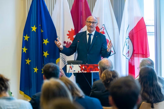 Landeshauptmann Mattle (Tirol): Eine Koexistenz zwischen Großraubtieren und der Almwirtschaft ist so nicht möglich. (Foto: LPA/Javier Bernal Revert)