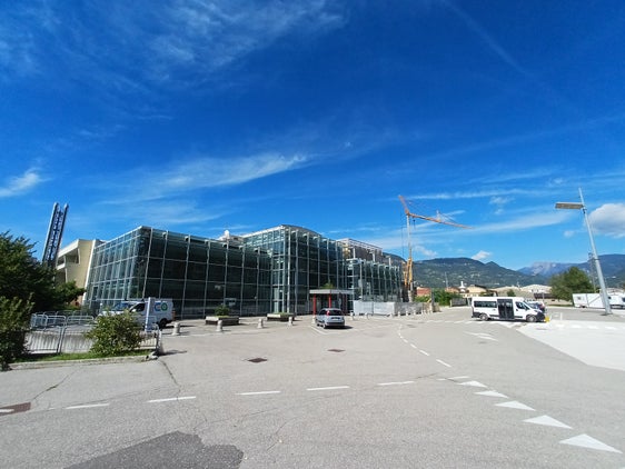 Der Fachbereich Transporte des Kraftfahrzeugamtes übersiedelt in die Schwarzstraße 40 in Bozen. Aufgrund des Standortwechsels bleibt der Dienst am 22. September geschlossen. (Foto: LPA/Ressort Infrastrukturen und Mobilität)