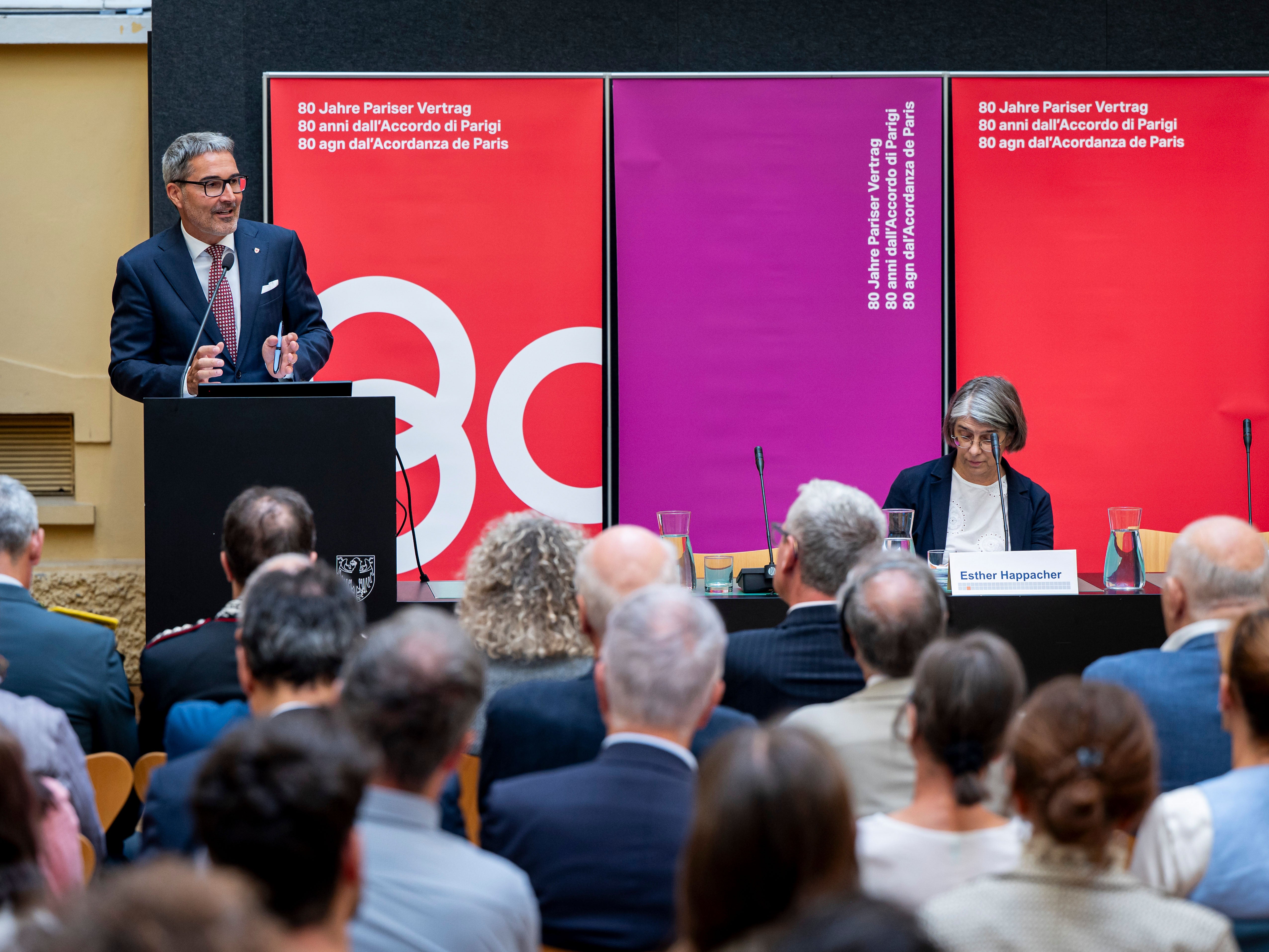 Il presidente della Provincia Arno Kompatscher ha aperto il convegno organizzato dall'Università di Innsbruck. (Foto: USP/Fabio Brucculeri)