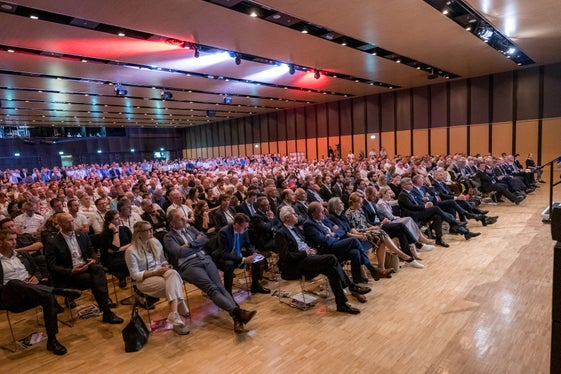 Mehr als 2000 Gemeindevertreterinnen und Gemeindevertreter diskutierten beim österreichischen Gemeindetag unter dem Motto Lokal. Regional. Europäisch. Gemeinden im Herzen Europas. über kommunalpolitische Themen. (Foto: Österreichischer Gemeindebund/Erich Marschik)