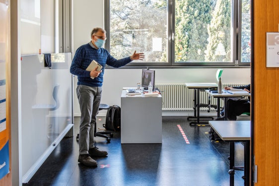 L'accordo sul contratto collettivo valido per il triennio 2022-2024 riguarderà circa 10.000 insegnanti delle scuole statali della Provincia di Bolzano. (Foto: ASP/Peter Daldos)