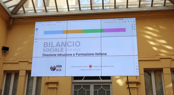 Die heute vorgestellte Sozialbilanz der italienischen Schule ist online auf den Landeswebseiten einsehbar. (Foto: LPA/Crocco)