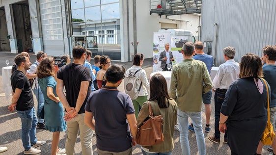 Als einen "entscheidenden Schritt in Richtung einer nachhaltigen Kreislaufwirtschaft" bezeichnete Umweltlandesrat Peter Brunner beim Besuchertag in der Vergärungsanlage in Lana die erfolgreiche Wiederaufbereitung von Bioabfällen. (Foto: LPA/Vera Brunetti)