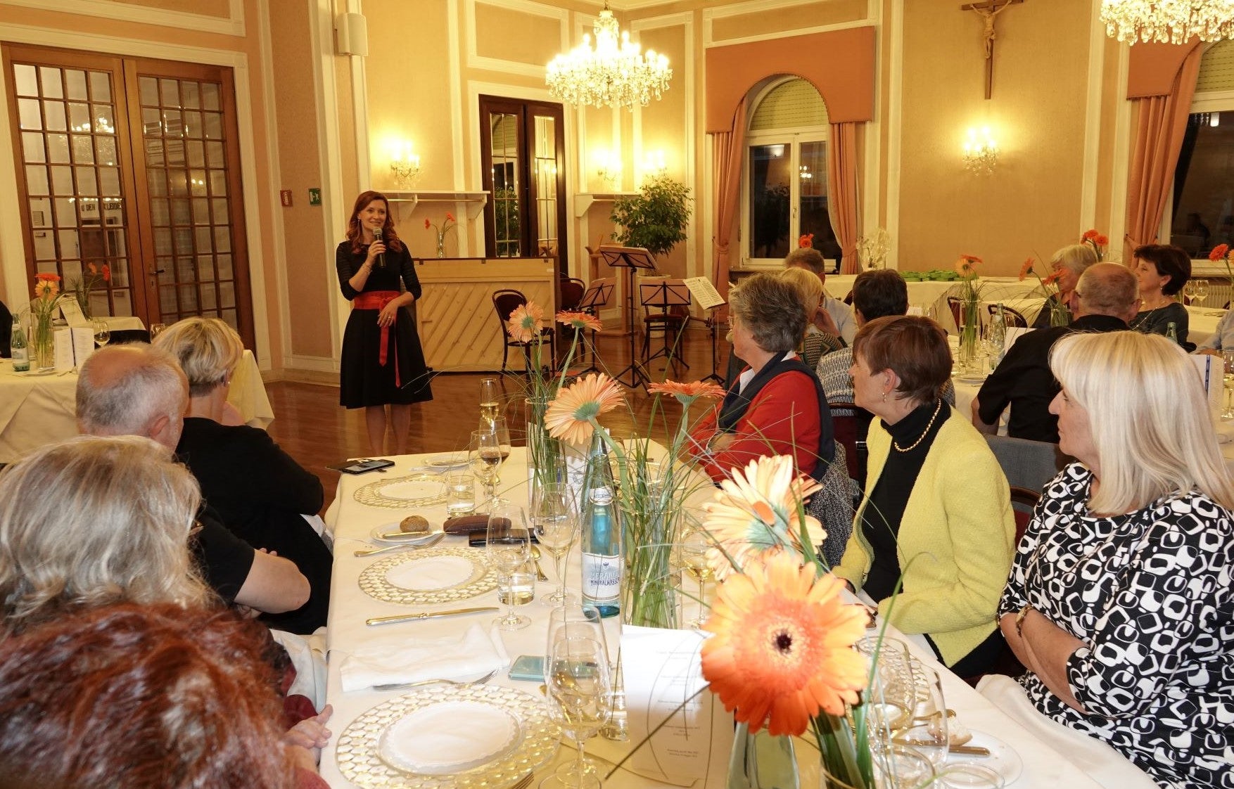 Über 300 Lehrpersonen wurden bei den Pensionierungsfeiern im Mai geehrt, im Bild Landesschuldirektorin Sigrun Falkensteiner (Foto: LPA/Susanne Gasser)