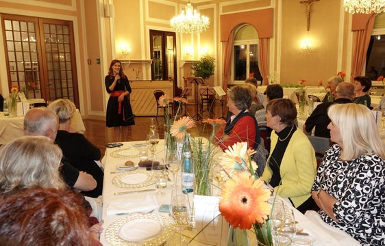 Über 300 Lehrpersonen wurden bei den Pensionierungsfeiern im Mai geehrt, im Bild Landesschuldirektorin Sigrun Falkensteiner (Foto: LPA/Susanne Gasser)