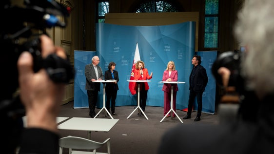 In Uganda per visitare diversi progetti di cooperazione allo sviluppo: nella foto (da sinistra) Wolfgang Penn e Irene Obexer (Missio, diocesi), l'assessora provinciale Rosmarie Pamer, la direttrice della Caritas Beatrix Mairhofer e il presidente dell'associazione Circle International Umberto Carrescia. (Foto: USP/Fabio Brucculeri)