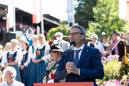 Il presidente Arno Kompatscher (Provincia autonoma di Bolzano): “Anche in futuro dovremo poter negoziare direttamente con la Commissione europea e attuare i suoi programmi in modo autonomo”. (Foto: Land Tirol/Sedlak)
