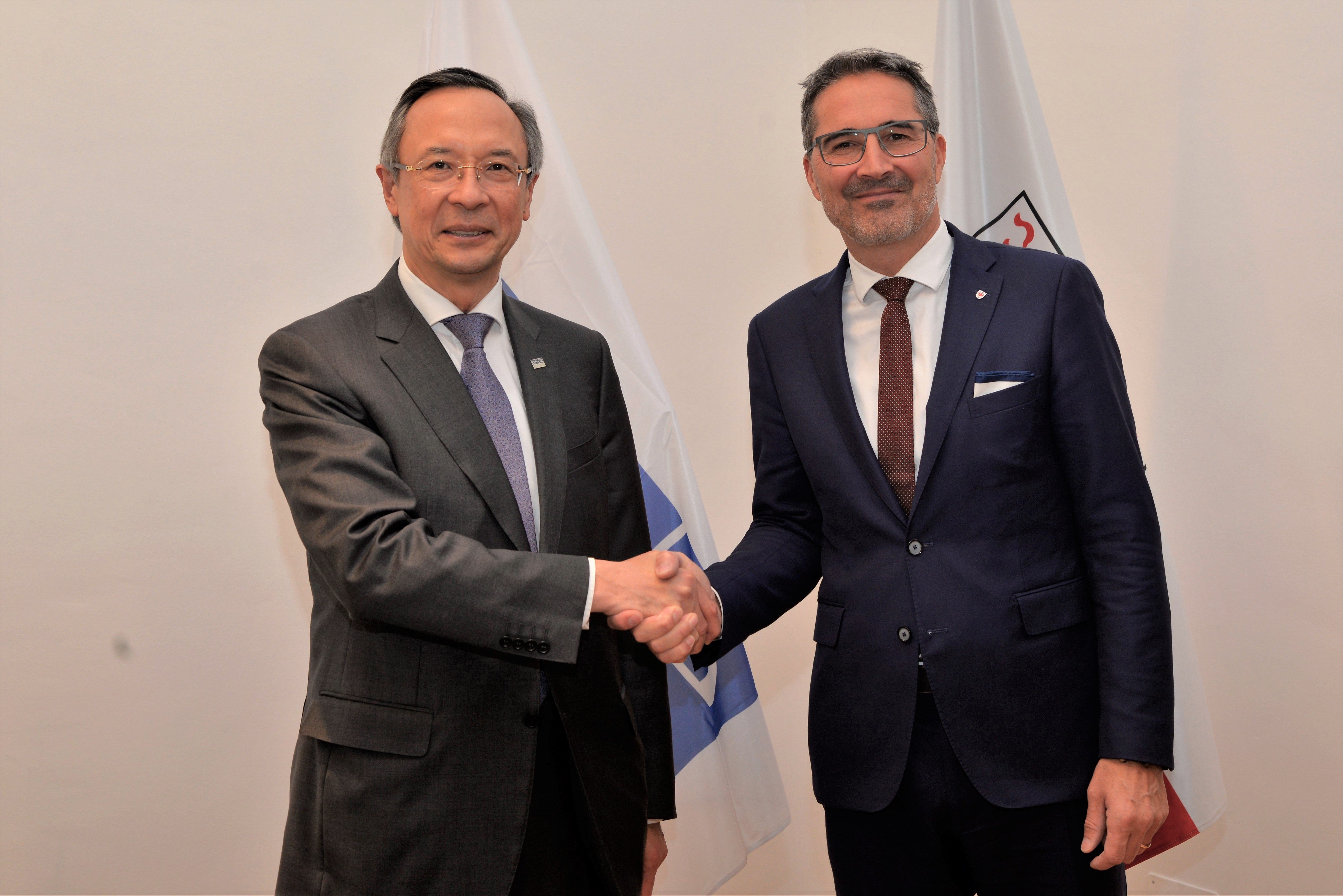 L'Alto Commissario dell'OSCE per le Minoranze Nazionali, Kairat Abdrakhmanov, ed il presidente della Provincia, Arno Kompatscher (Foto: ASP/Guido Steinegger)