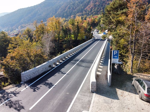 Gli interventi eseguiti sul ponte a Narano/Tesimo garantiscono maggiore durata alla struttura portante e maggiore sicurezza di portata e di transito. (Foto: ASP/Servizio strade/Mottironi)