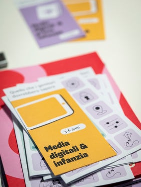 I media digitali sono ormai parte integrante della vita quotidiana, anche e soprattutto nella vita familiare. La rete “Genitori-connessi”, attiva dal 2018 e composta da 24 partner che intendono sostenere le famiglie nel campo dell’alfabetizzazione mediatica. (Foto: USP/Fabio Brucculeri)
