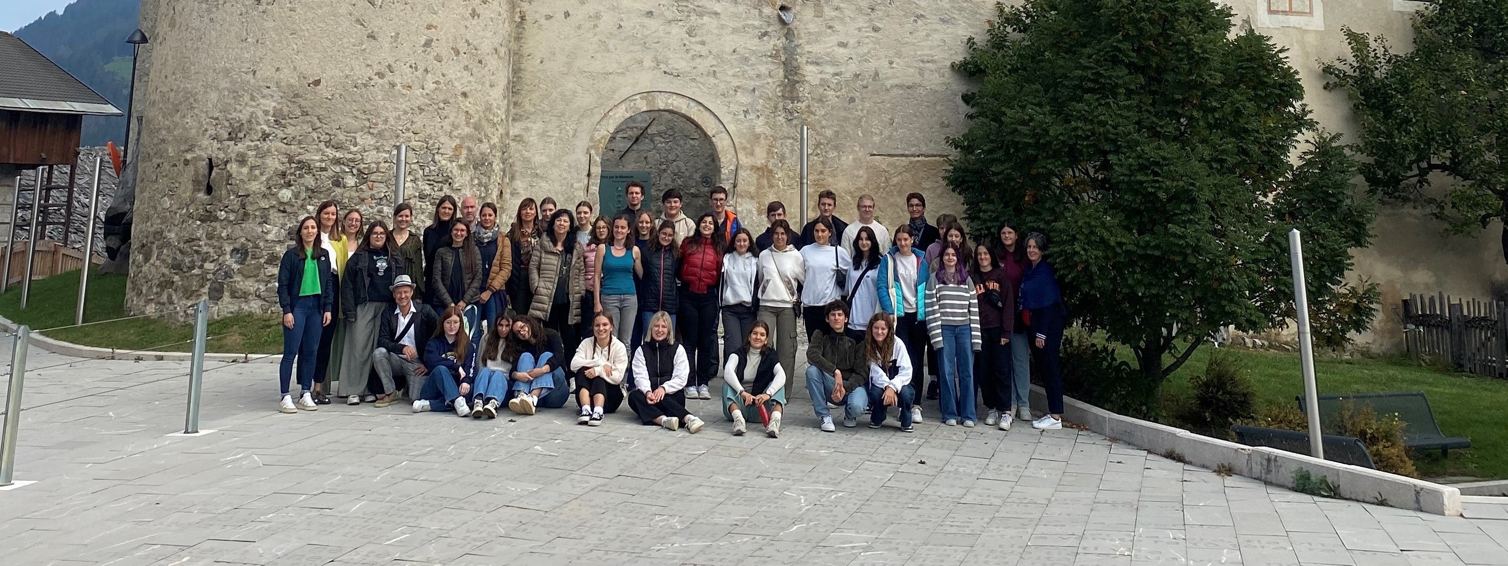 Fá rové adöm la jonëza dal'Euregio, ti dé la poscibilité da se fá deboriada n'idea sön tematiches atuales y fá discusciuns lassura - chisc é i fins dl Festival dla jonëza dl'Euregio che é gnü tigní en chësc ann tla Val Badia. (Foto: Euregio)