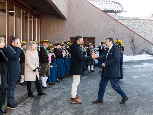 L'arrivo del ministro Salvini, accolto dal vicepresidente Alfreider. (Foto: USP/Tiberio Sorvillo) 