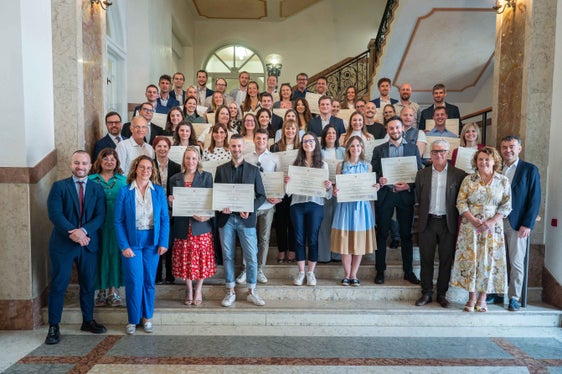 Il 10 giugno, a Palazzo Widmann, sono stati consegnati i diplomi del corso di abilitazione a 48 segretarie e segretari comunali. (Foto: USP/Greta Steufer)
