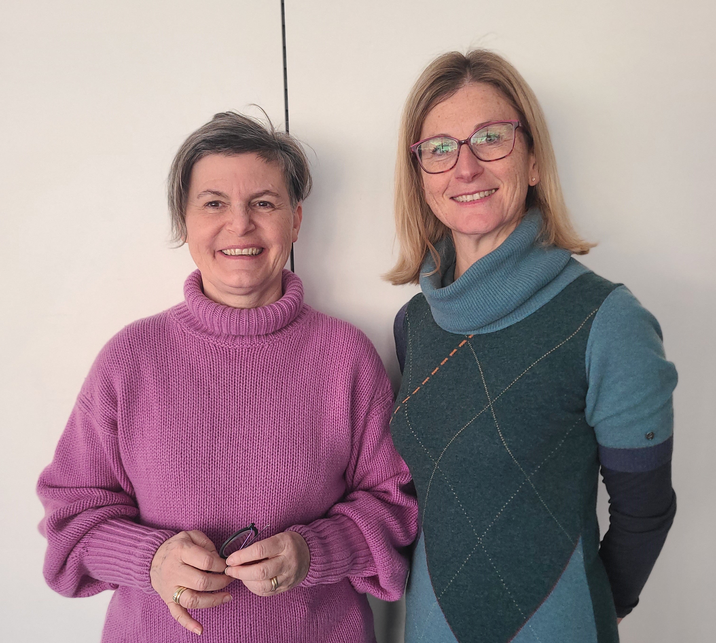 Isabella Summa (rechts) übernimmt die Leitung des Amtes für Personal, Bildung und Beiträge im Gesundheitswesen. Sie folgt auf Veronika Rabensteiner, die Ende 2025 in Pension gegangen ist. (Foto: LPA/Mara Mantinger)