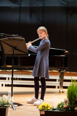 Elisa Conte (Scuola di Musica di Vandoies/Rio di Pusteria) durante l'esibizione al flauto traverso. (Foto: USP/Shakesbear Photography & Art)