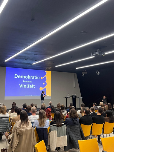 I referenti provenienti da tutta la Provincia hanno partecipato al convegno tenutosi al Noi-Techpark. (Foto: USP/Ufficio Servizio giovani)