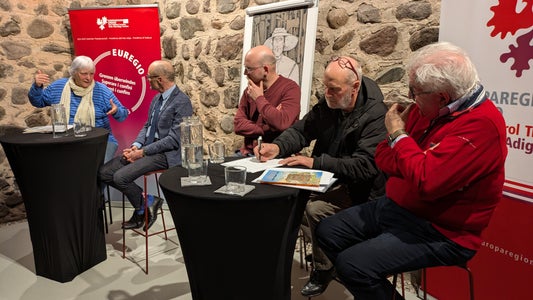 Uno sguardo a Gaismair come visionario in anticipo sui tempi: (da sinistra) Ulrike Kindl, il moderatore Hannes Obermair, Josef Prackwieser, Walter Eccli e Walter Hengl (Foto: Euregio/Armin Gluderer)