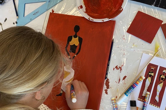 Laboratorio di pittura al Centro giovanile di Perca (Foto: ASP/Ufficio servizio giovani)