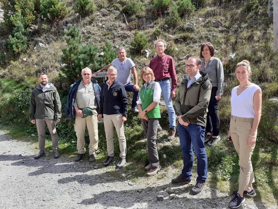 Die Spitzen der Forstbehörden aus dem Alpenraum beim Treffen bei Brixen: Neben Nachhaltigkeit stand auch die Bildungsoffensive der einzelnen Länder im Mittelpunkt. (Foto: LPA/Landesabteilung Forstwirtschaft)