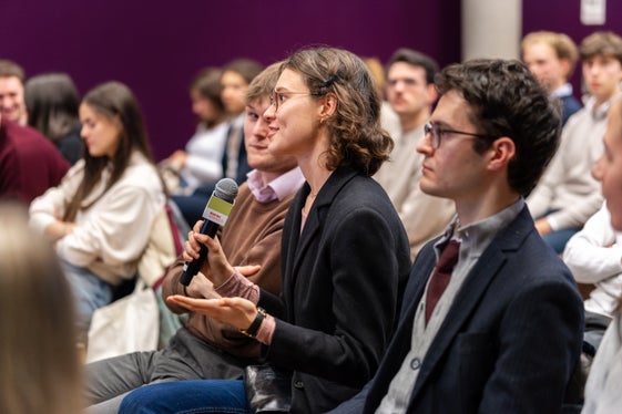 I partecipanti all'evento hanno approfittato dell'opportunità di contribuire a dare forma all'evento e sono stati coinvolti attivamente.(Foto: USP/Ufficio per il diritto allo studio universitario/Nicola Chen)