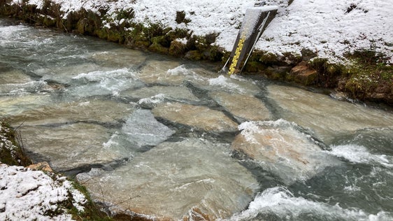Die unterspülten Stellen bei der Pegelmessstation in Zwischenwasser hat die Wildbachverbauung in Zusammenarbeit mit dem Amt für Hydrologie und Stauanlagen wieder repariert. (Foto: LPA/Landesamt für Wildbach- und Lawinenverbauung Ost)