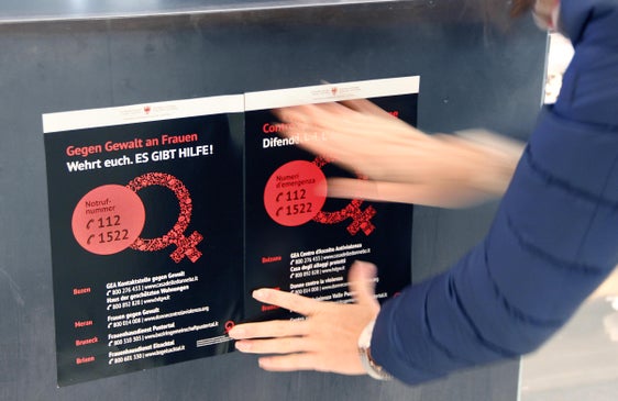 La Provincia sostiene le donne che hanno subito o subiscono violenza con un contributo di solidarietà (Foto: USP/Greta Stuefer)