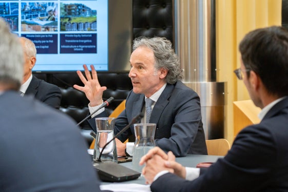 Sergio Lovecchio, managing director di Euregio Plus SGR, ha illustrato l'iniziativa avviata in provincia di Bolzano,  il Fondo Valore Alto Adige/Suedtirol&nbsp;che, oltre alla Provincia stessa ha visto la partecipazione quale importante investitore di INVIMIT SGR. (Foto: USP/Greta Stuefer)