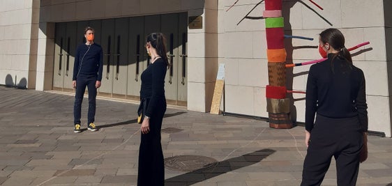 "Camminarte" è il titolo della passeggiata artistica e culturale multilingue per la città di Bolzano organizzata questa primavera da VBB. (Foto: VBB)