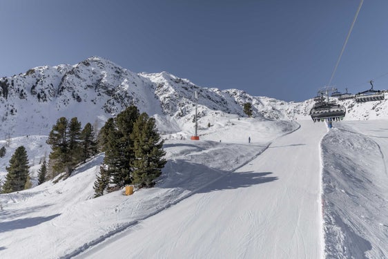 Um nicht versorgte Gebiete besser abzudecken, nimmt die Rundfunkanstalt Südtirol RAS im Skigebiet Speikboden die neue Mobilfunktechnologie DAS (Distributed Antenna Systems) in Betrieb. (Foto: RAS)