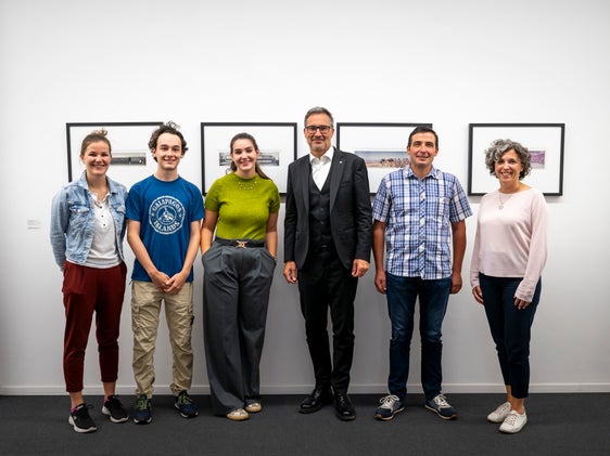 Il nuovo direttivo dello Jugendring si è presentato al presidente della Provincia Arno Kompatscher (da sinistra): Sara Burger, Paul Simmerle (vicepresidente), Katja Oberrauch (presidente), il presidente della Provincia Arno Kompatscher, Andreas Lamprecht e la direttrice Manuela Weber. (Nella foto manca Angelika Springeth). (Foto: USP/Fabio Brucculeri)