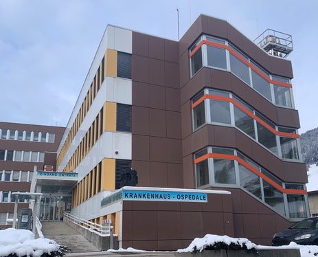 Moderne sale operatorie e un nuovo parcheggio sotterraneo: importanti progetti edilizi sono in cantiere all'Ospedale di San Candido. Approvati i programmi planivolumetrici (Foto: ASP)