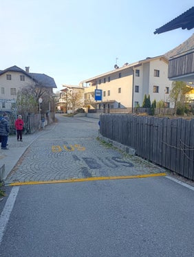 Auch größer Busse können nun die Haltestellen Brugghof und Troger in Kematen bedienen. (Foto: LPA/Gemeinde Sand in Taufers)