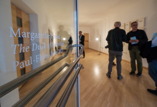 Alcune opere di Drexel sono attualmente esposte a Glorenza, più precisamente nella Ballhaus e nel Kulturcafé Salina della Cooperativa Civica dell'Alta Val Venosta, fino al 27 ottobre. (foto: USP/cooperativa di comunità Alta Val Venosta/Simon Graf)