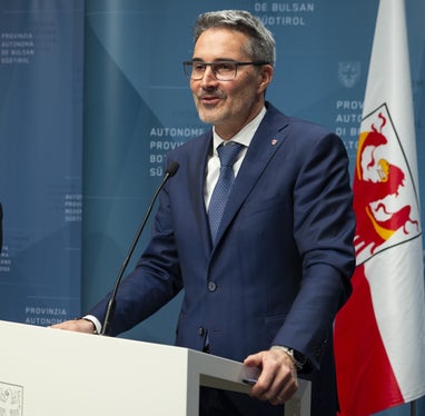 Es handelt sich um eines der größten Infrastrukturprojekte der vergangenen Jahrzehnte und zugleich um eines der umfangreichsten Genehmigungsverfahren in der Geschichte Südtirols, das nun einen entscheidenden Schritt vorankommt, sagt Landeshauptmann Arno Kompatscher. (Foto: LPA/Fabio Brucculeri)