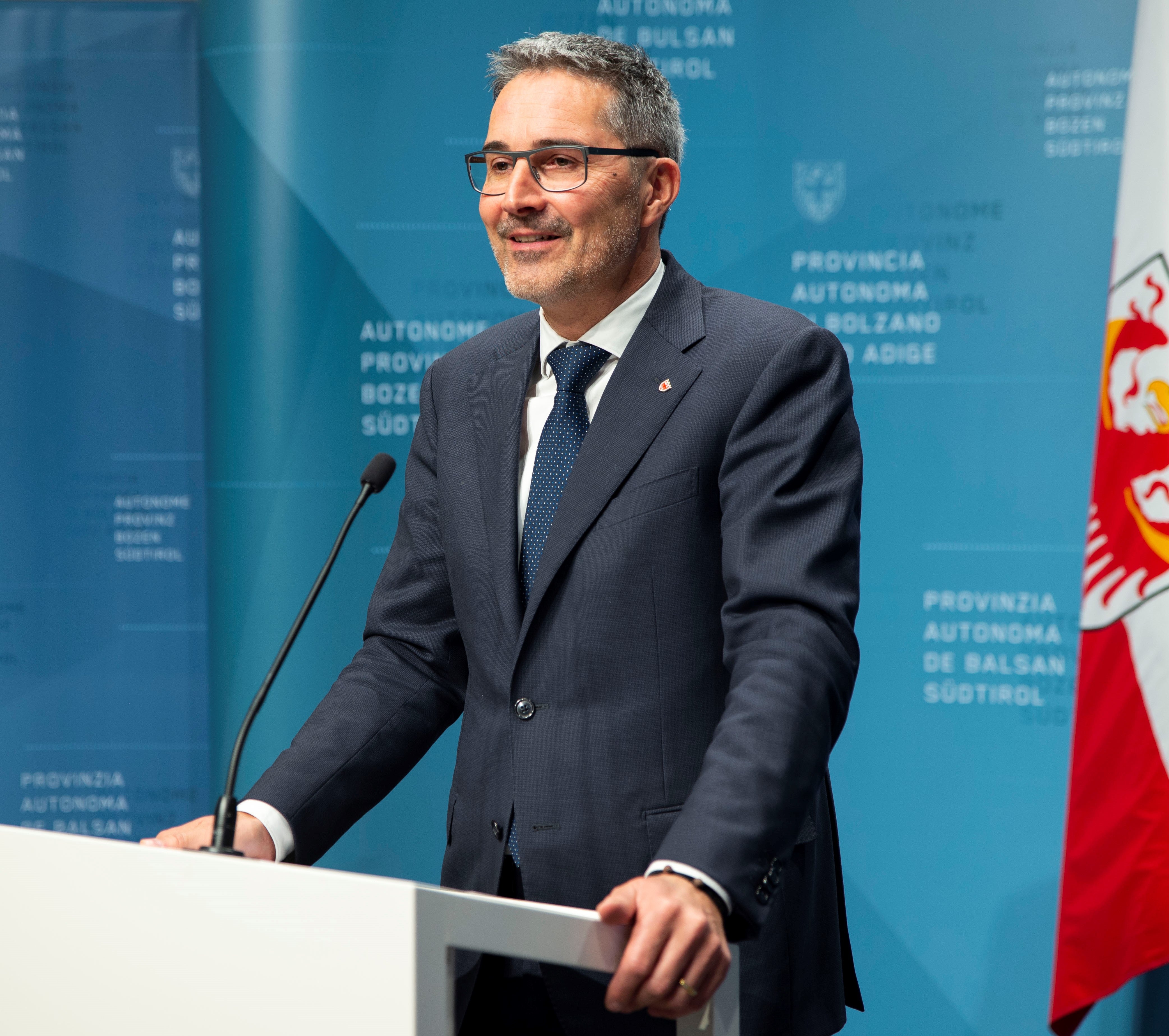 Die Landesregierung wird den vom staatlichen Haushaltsgesetz ermöglichten Steuerschulderlass nicht gewähren. Dies sei eine Frage der Gerechtigkeit, sagte Landeshauptmann Kompatscher. (Foto: LPA/Bruccculeri)