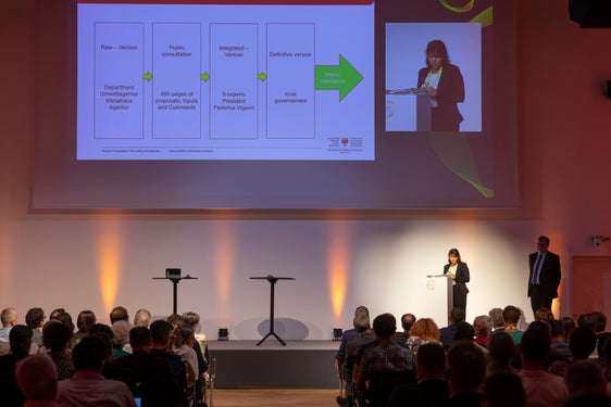 In einem Beteiligungsprozess hat die Bevölkerung Vorschläge eingebracht, die 480 Seiten füllten, sagte die Präsidentin der wissenschaftlichen Expertenkommission Viganò. (Foto: LPA/Luca Guadagnini) 
