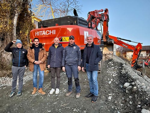 Bei der heutigen Baustellenbesichtigung (v.l.): Direktor des Funktionsbereichs Wildbachverbauung Fabio De Polo, Bürgermeister Peter Gasser, Vizebürgermeister Helmut Verginer, Vorarbeiter Patrick Lanthaler, Landesrat Arnold Schuler. (Foto: LPA/Agentur für Bevölkerungsschutz)