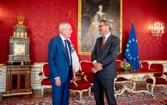 Bundespräsident Alexander Van der Bellen (links) sprach mit Landeshauptmann Arno Kompatscher über die nächsten Schritte und Herausforderungen bei der Umsetzung der Autonomiereform. (Foto: HBF/Carina Karlovits)