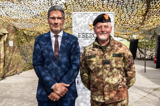 Landeshauptmann Kompatscher und Generalstabschef Serino (Foto. LPA/Ivo Corrà)