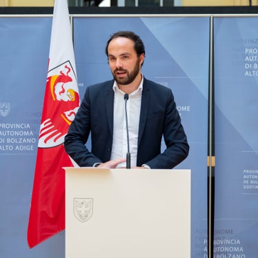 Beziehungsarbeit bezeichnet Landesrat Achammer als Schlüssel für erfolgreiche Bildung. (Foto: LPA/Fabio Brucculeri)