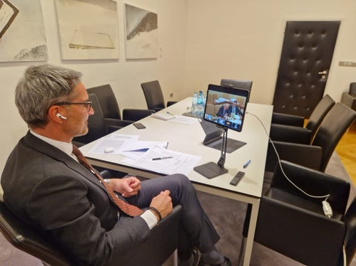 Il presidente della Provincia autonoma di Bolzano, Arno Kompatscher, nel corso dell'audizione (da remoto) di fronte alla 1. Commissione Affari costituzionali del Senato (Foto: ASP/mdg)